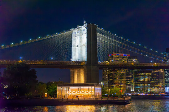 Brooklyn Bridge with Manhattan skyline at night