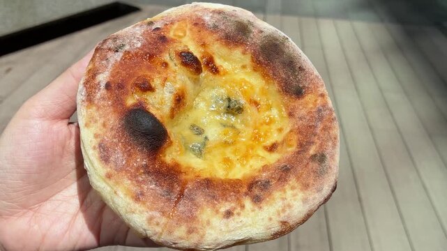 ゴルゴンゾーラチーズと蜂蜜のパン