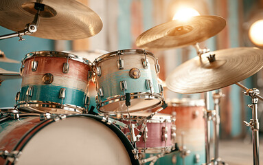 Obraz premium a drum kit in a music studio, cymbals catching light, colorful drum shells, soft studio lighting