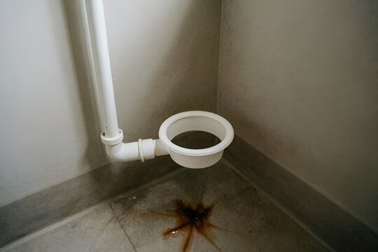 Laundry standpipe with overflow stain ring