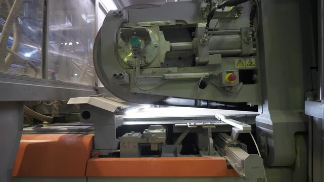 Advanced Machine Cutting Large Ceramic Slabs in Factory