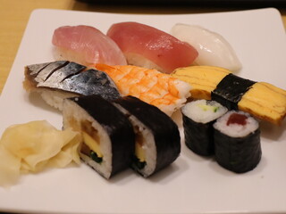 Assorted nigiri sushi platter with tuna, salmon, squid, mackerel, tamago and maki rolls at a Japanese sushi restaurant © 真吾 兼平