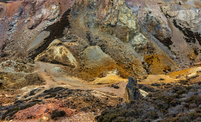 Obraz premium Colorful mineral soil and vibrant quarry rock formations at Parys Mountain copper mine