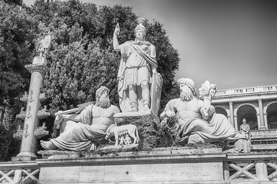 Fontana del Nettuno, major landmark in Piazza del Popolo, Rome