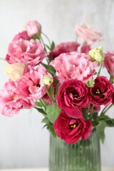 Obraz premium Eustoma flowers in glass vase indoors, closeup