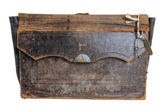 Vintage: sehr alte abgenutzte Aktentasche aus Leder mit Aufschrift Dr. G und Schl&uuml;ssel