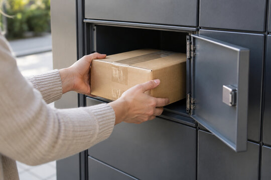 Hands depositing a return package into a parcel locker