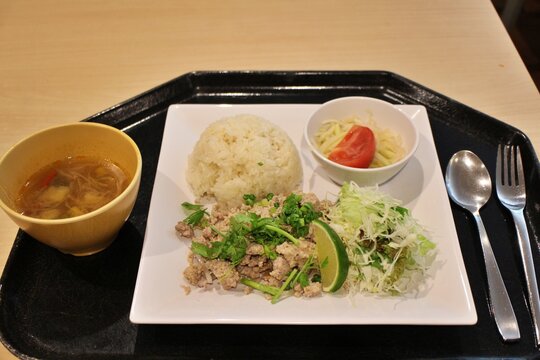 Lao cuisine: larb moo (minced pork salad) with khao niao (sticky rice)