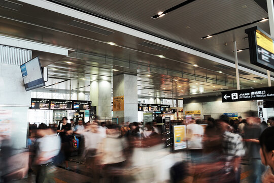 大阪駅の改札口の風景