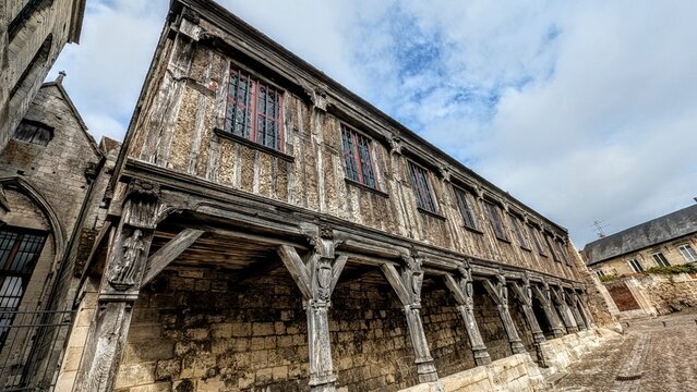 NOYON (Oise)