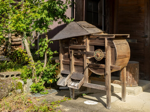 古い農具「唐箕」