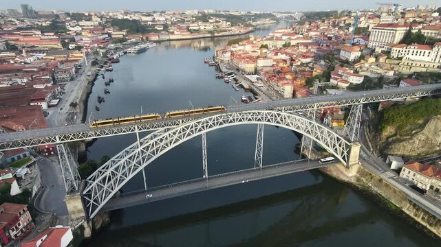 Ponte D Luis Porto metro drone vista aerea