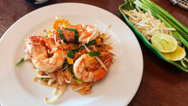 Traditional Thai Pad Thai Noodles with Fresh Shrimp, Bean Sprouts and Lime
