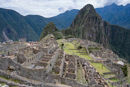 Machu picchu ancient inca city ruins in peruvian andes