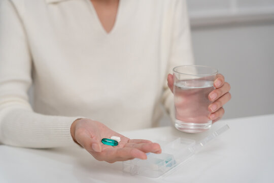 girl holding vitamin and take vitamin, medicine, strong, cure disease, sterilize, sedative, health care, Dietary supplement, medicine for medical treatment, tonic, daily dosage of vitamin