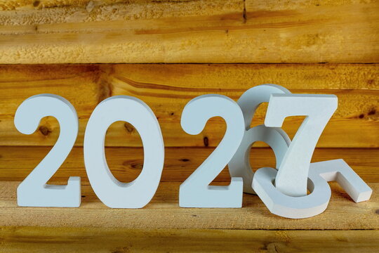 Il tempo che scorre con il passaggio al nuovo anno 2027 