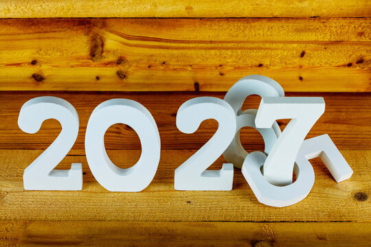 Il tempo che scorre con il passaggio al nuovo anno 2027