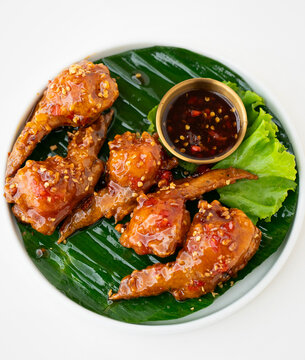Sweet Thai chili wings, sticky and spicy, Honey Chili, Sticky Chili, Spicy Glazed, Asian Chili, Korean-Style Sweet & Spicy Wings, Thai-style sweet chili chicken wings with a glossy glaze