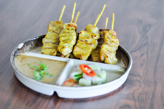 satay or barbecued pork or grilled pork or yakiniku