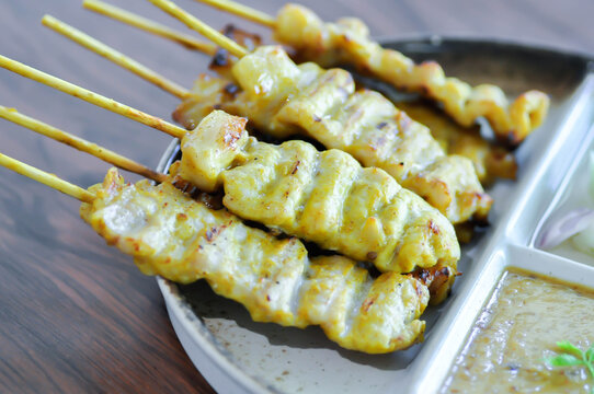 satay or barbecued pork or grilled pork or yakiniku