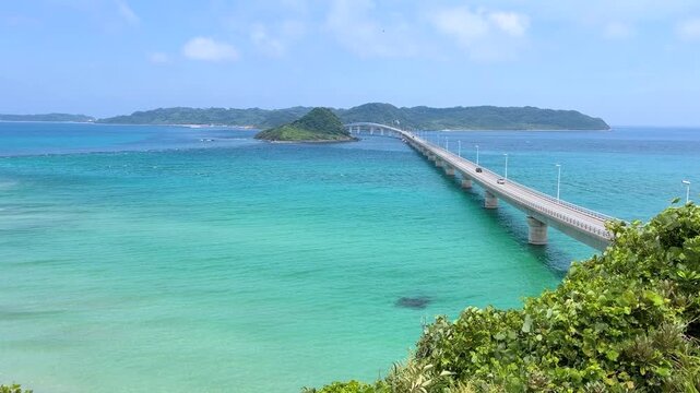 山口県下関市 角島大橋と青い海