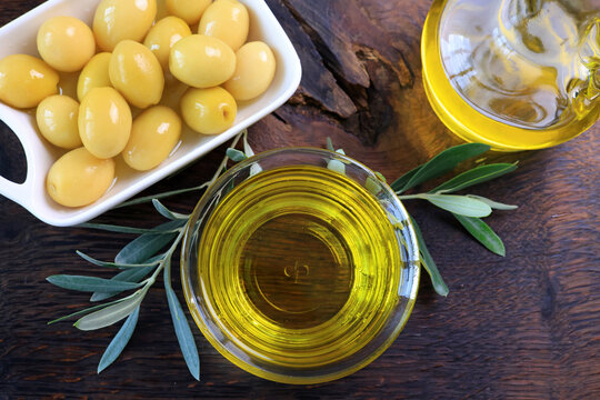 organic olive oil and olives in a glass bowl