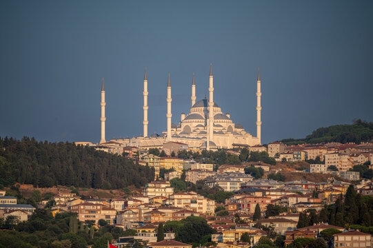 Istanbul,turkey,august 4, 2025. Camlica mosque standing prominently on a hill, overlooking residential buildings and a lush green forest in istanbul, turkey
