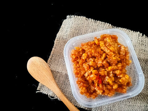 Orek tempe is a typical Indonesian food, specifically a Javanese dish made from tempeh which is cut into cubes or sliced ​​sticks and cooked with special spices, namely Javanese sugar.