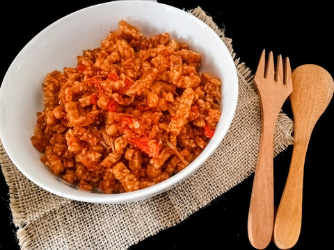 Orek tempe is a typical Indonesian food, specifically a Javanese dish made from tempeh which is cut into cubes or sliced ​​sticks and cooked with special spices, namely Javanese sugar.