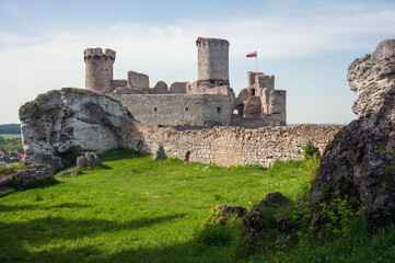 Zamek Ogrodzieniec is a ruined medieval castle. Podzamcze (village in Silesian Voivodeship), Poland. © aerrant