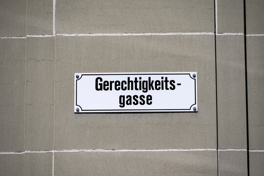 Sign with the inscription Gerechtigkeitsgasse, alleyway sign, symbol of justice, Bern, Canton of Bern, Switzerland