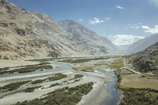 Pandsch riverbed, flowing between gravel banks, Wakhan corridor, Badakhshan, Afghanistan