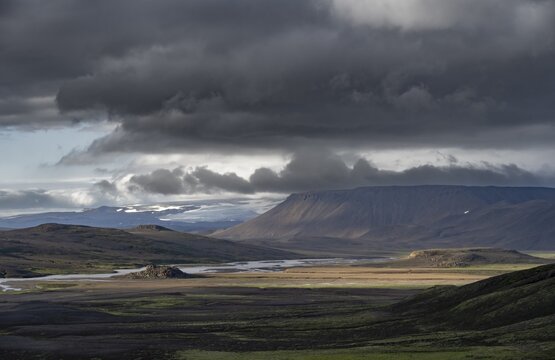 Volcanic landscape with river J&ouml;kulfall, behind GLetscher Hofsj&ouml;kull, Kerlingarfj&ouml;ll, Icelandic highlands, Iceland