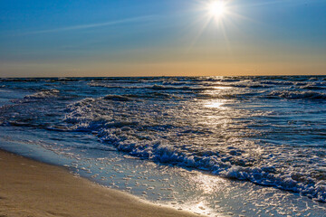 Piękny wieczór.Zachód słońca na plaży Dziwnowie. © Oktawian