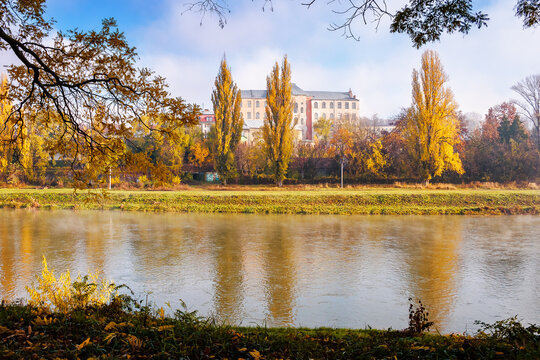uzhhorod, ukraine - 10 nov, 2012: river uzh on autumn morning. uzhhorod city travel background. panoramic view of a historic cityscape by the water. urban landscape of old town in euroope