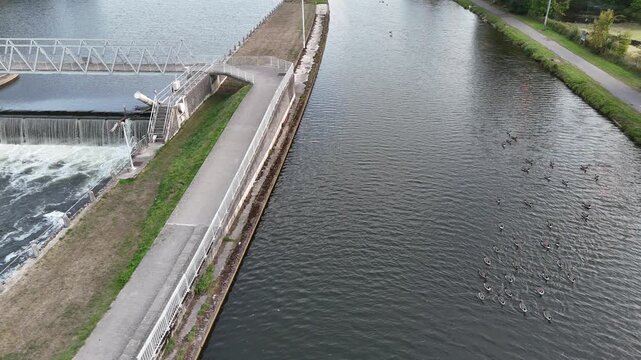 vue a&eacute;rienne du barrage-&eacute;cluse qui se situe entre les villages de Hermeton-sur-Meuse et d'Hasti&egrave;re de la commune namuroise de Hasti&egrave;re en r&eacute;gion wallonne. Belgique septembre 2026