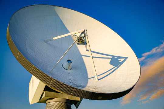 Radio telescope of a satellite earth station