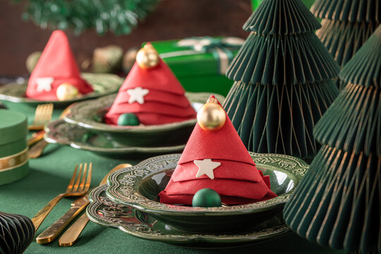 Bottle green table layout decorated with ornaments.