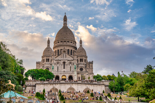 Basilica of Sacr&eacute;-C&oelig;ur in Montmartre at sunset with golden hour