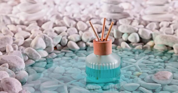 Aromatic diffuser fragrance with refreshing and aquatic scent.