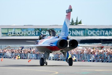 Obraz premium Rafale Solo Display 2026 roulage aéroport Carcassonne