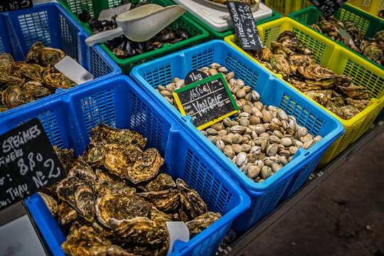 Fresh oysters at a Provencal farmers market in the old town of Antibes, France