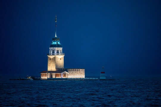 Istanbul,turkey,august 4, 2025. Kiz kulesi standing on a small islet, showcasing istanbul's historical landmark and a popular travel destination at dusk