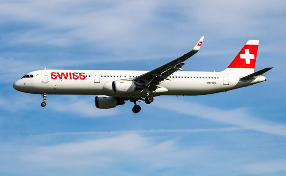 Swiss International Airlines Airbus A321 (HB-IOO) landing at Hamburg Airport on July 6, 2017 in Hamburg, Germany