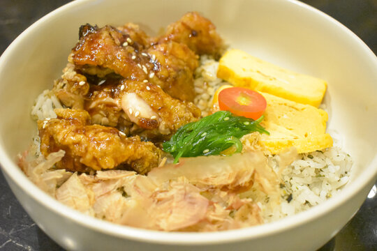 Japanese chicken teriyaki rice bowl with tamagoyaki and katsuobushi