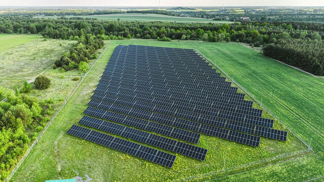 Agrivoltaic farming landscape combining food production and solar power
