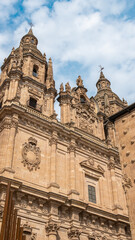 Fototapeta premium Fachada y campanarios de la iglesia de La Clerencía de estilo renacentista y barroco siglo XVII en la ciudad de Salamanca, España