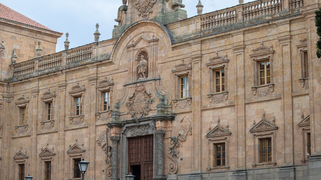 Fachada del seminario diocesano Calatrava en la ciudad de Salamanca, Espa&ntilde;a