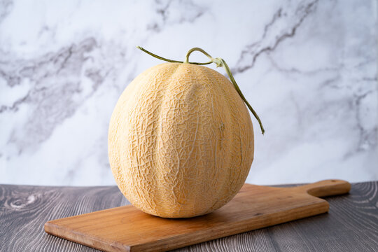 夕張メロン　丸ごと　melon yubari,hokkaido