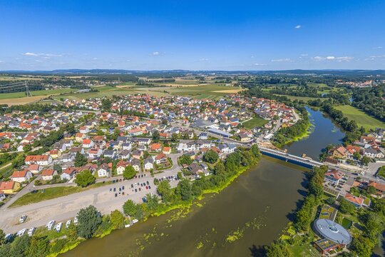 Die oberpf&auml;lzer Kreisstadt Schwandorf an der Naab aus der Vogelperspektive
